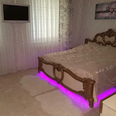 Luxus 3 Apartment, 2 Bader Pansiyon *